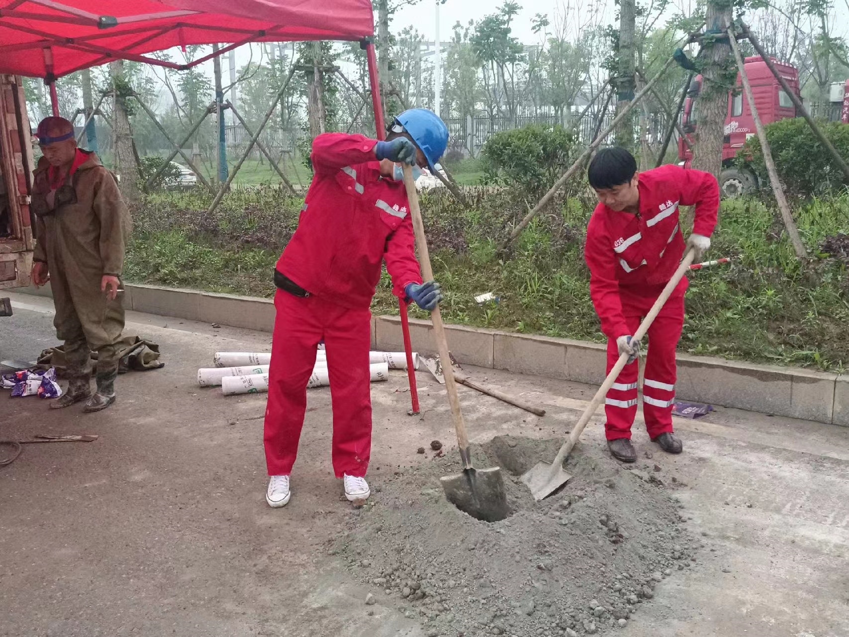 新平管道疏通哪家好】及时进行市政管道清淤
